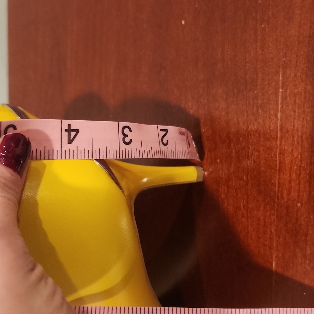 Calvin Klein Yellow Heels💛 - Picture 5 of 7
